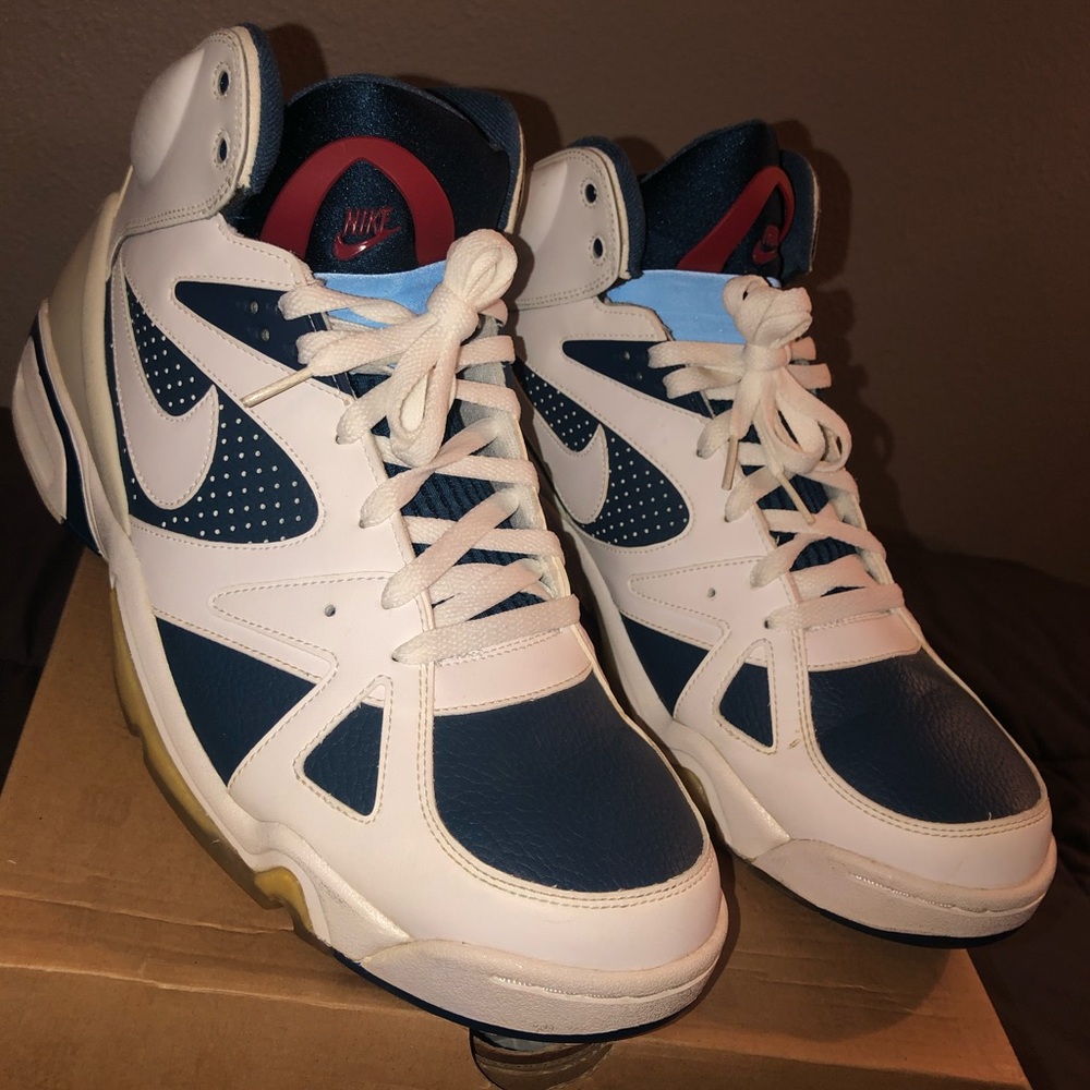 Men’s Nike 2009 Air Hoop Structure LE “Canada”